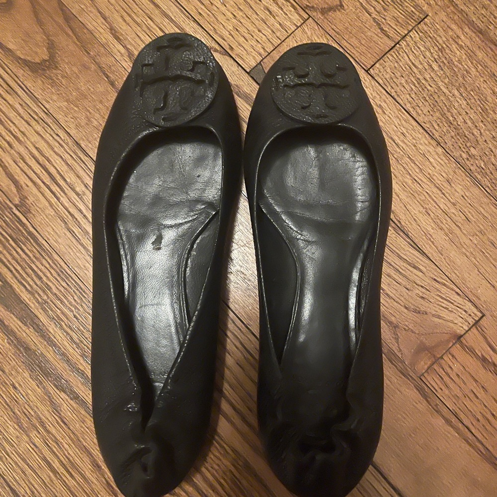 All black pebbled leather Tory Burch flat